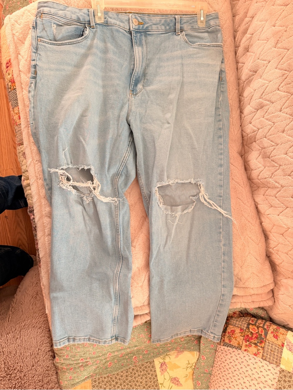Woman’s Wranglers Light Wash Distressed Knee Jeans